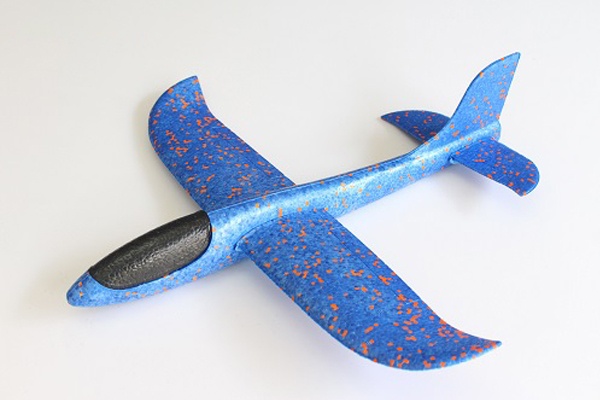 Máy bay xốp phi tay được làm từ chất liệu bền bỉ, an toàn, thân thiện với trẻ nhỏ