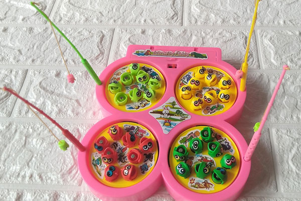 Bộ đồ chơi câu cá nam châm 4 hồ có nhạc thiết kế tỉ mỉ từng chi tiết