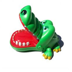 Đồ chơi khám răng cá sấu cho bé