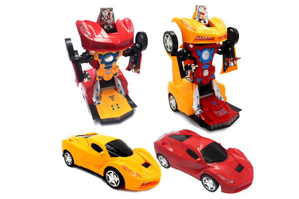 Đồ chơi ô tô biến hình Robot có 2 màu đỏ và vàng cho bé lựa chọn
