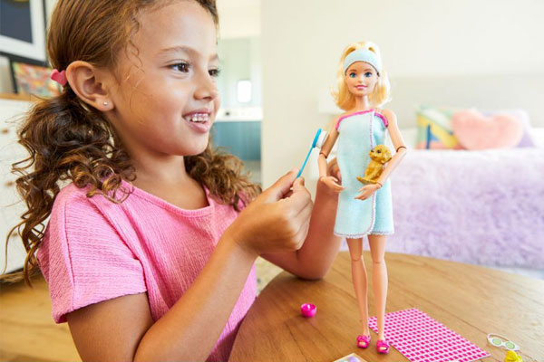 Búp bê thời trang Barbie giúp bé học cách tự chăm sóc bản thân