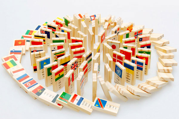 Domino in lá cờ 100 quốc gia được làm từ gỗ cao cấp, an toàn cho bé