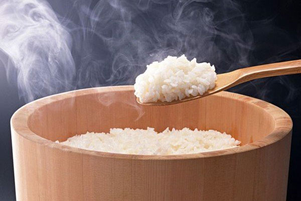 Cách nấu cơm tấm cũng tương tự như  cách nấu cơm với gạo bình thường.
