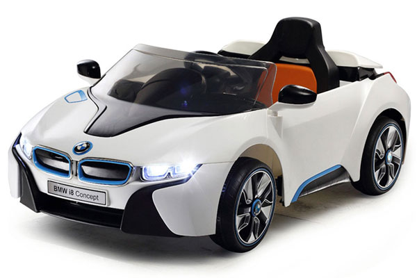 Xe ô tô điện BMW I8 là dòng xe đồ chơi cao cấp cho bé