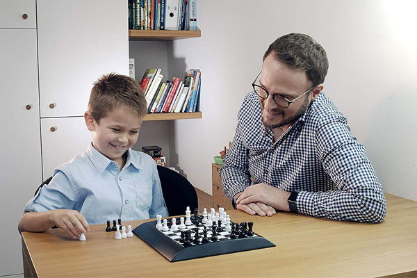 Bàn cờ vua No Stress Chess 1091 phù hợp với mọi lựa tuổi