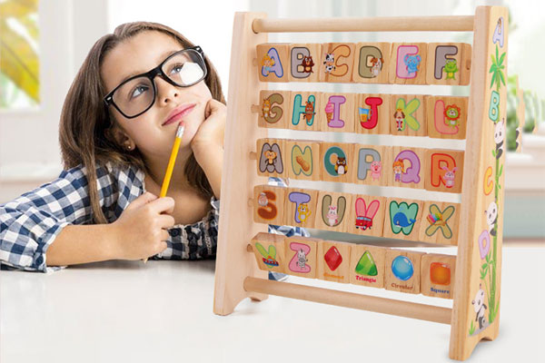 Sản phẩm giúp bé tập làm quen với các chữ cái, số đếm ngay từ khi còn bé.