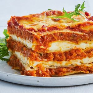 Lasagna là dạng mì Ý tấm hoặc lá Pasta dùng phương pháp nướng