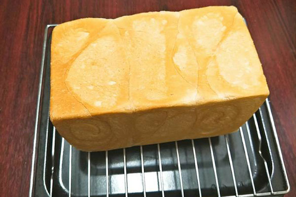 Cho phần bánh vào nướng từ 28-32 phút