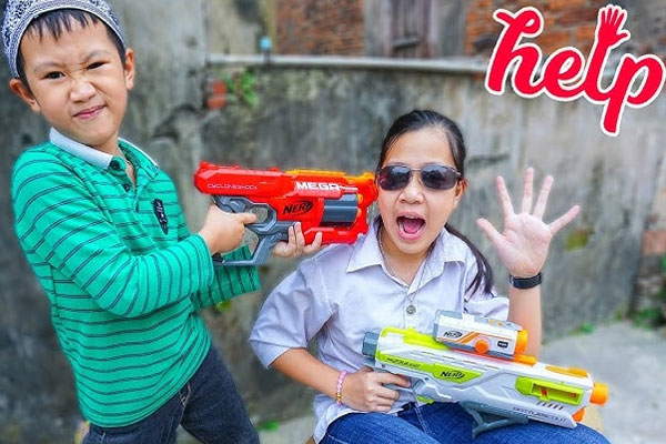 Hướng dẫn bé sử dụng súng đồ chơi như một công cụ giải trí, phát triển bản thân