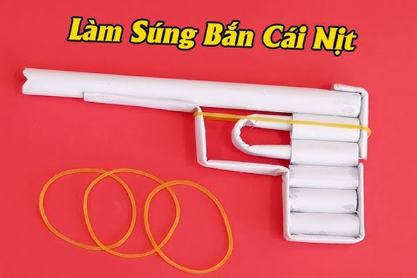 Nên chọn chất liệu như giấy, carton, ống hút,...để làm súng đồ chơi Nên chọn chất liệu như giấy, carton, ống hút,...để làm súng đồ chơi