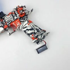 Khoang chứa pin nằm ngay tay cầm giúp dễ dàng thay và sạc