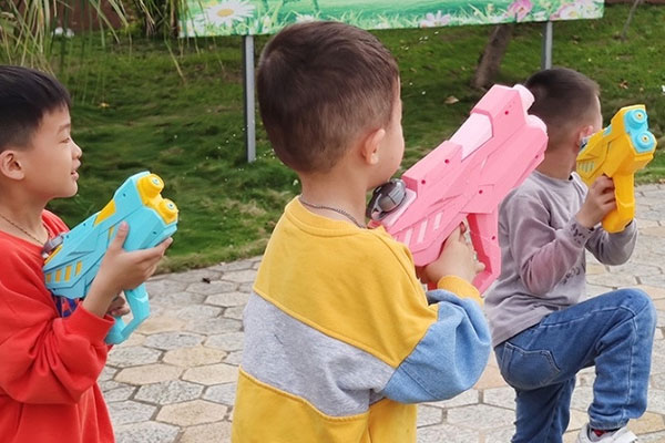 Bố mẹ nên lựa chọn mua súng phù hợp theo từng độ tuổi của bé Bố mẹ nên lựa chọn mua súng phù hợp theo từng độ tuổi của bé