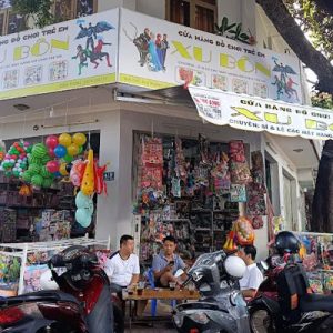 Đồ chơi trẻ em Xu Bôn là địa chỉ quen thuộc của nhiều phụ huynh khi muốn tìm mua súng đồ chơi an toàn