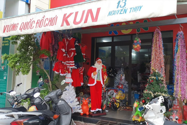 Cửa hàng đồ chơi KUN thiết kế vơi không gian hiện đại, trẻ trung, trưng bày đồ chơi khoa học Cửa hàng đồ chơi KUN thiết kế vơi không gian hiện đại, trẻ trung, trưng bày đồ chơi khoa học