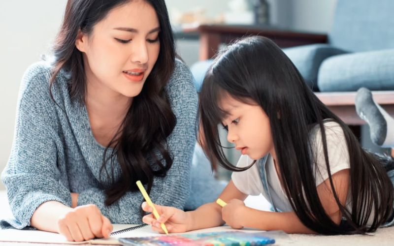 Ba mẹ nên lựa chọn mẫu tranh phù hợp với độ tuổi của bé Ba mẹ nên lựa chọn mẫu tranh phù hợp với độ tuổi của bé