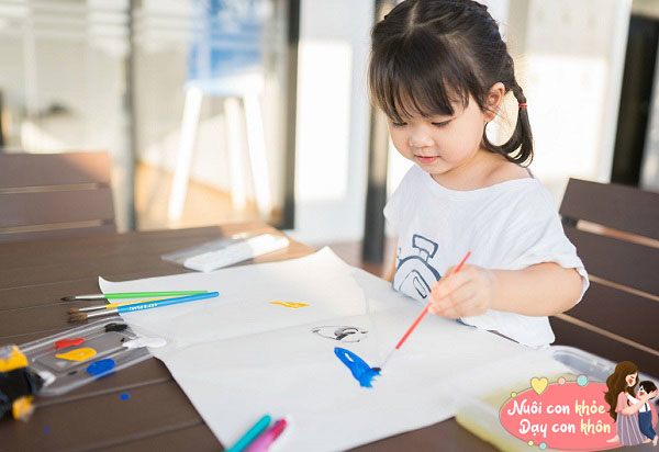 Ba mẹ nên ưu tiên mua bút sáp màu dễ sử dụng và an toàn cho bé Ba mẹ nên ưu tiên mua bút sáp màu dễ sử dụng và an toàn cho bé